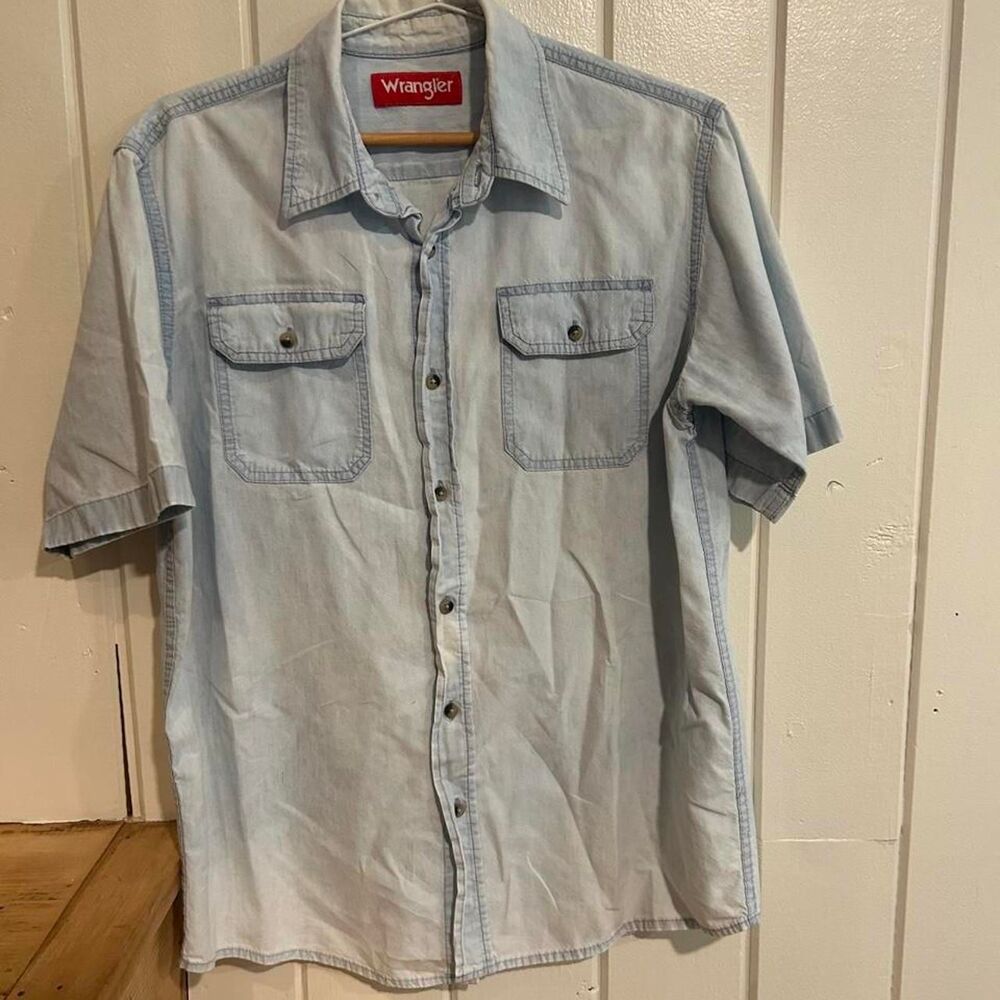 Wrangler Light Wash Short Sleeve Denim Button Up Size M